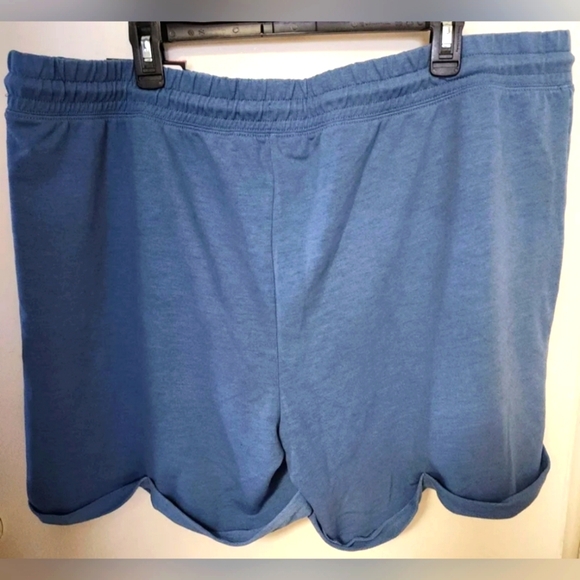 Eddie Bauer Blue Rolled Cuff Athletic Mid Length Pocket Shorts - Picture 5 of 5